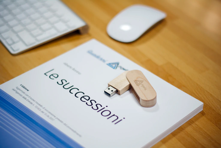 新手怎么用u盤給電腦重裝win10系統