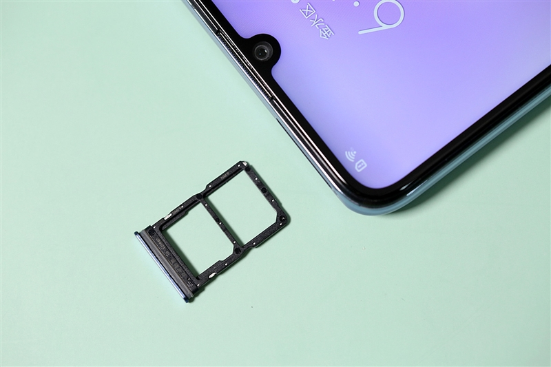 高通首次演示 iSIM 技術(shù),如果演示成功將不再使用 SIM 卡?